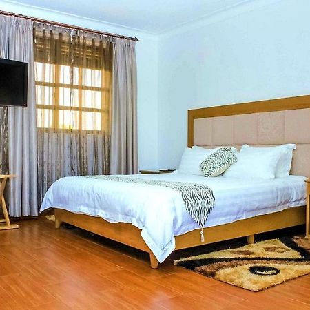 Rosemary Courts Bed And Breakfast 엔테베 외부 사진