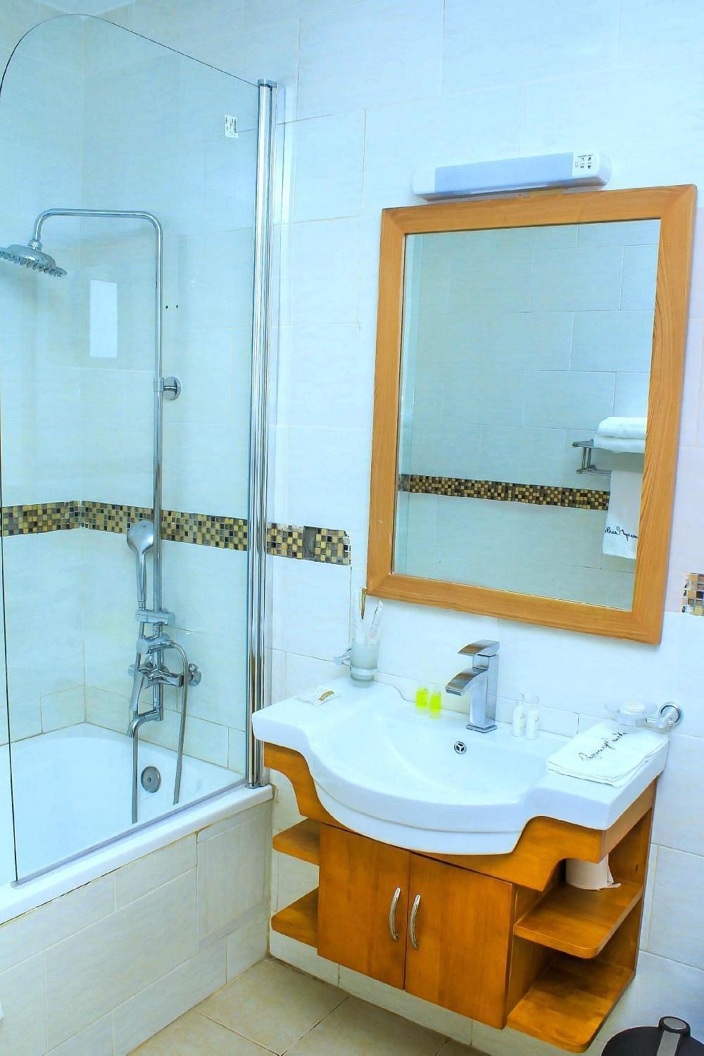 Rosemary Courts Bed And Breakfast 엔테베 외부 사진